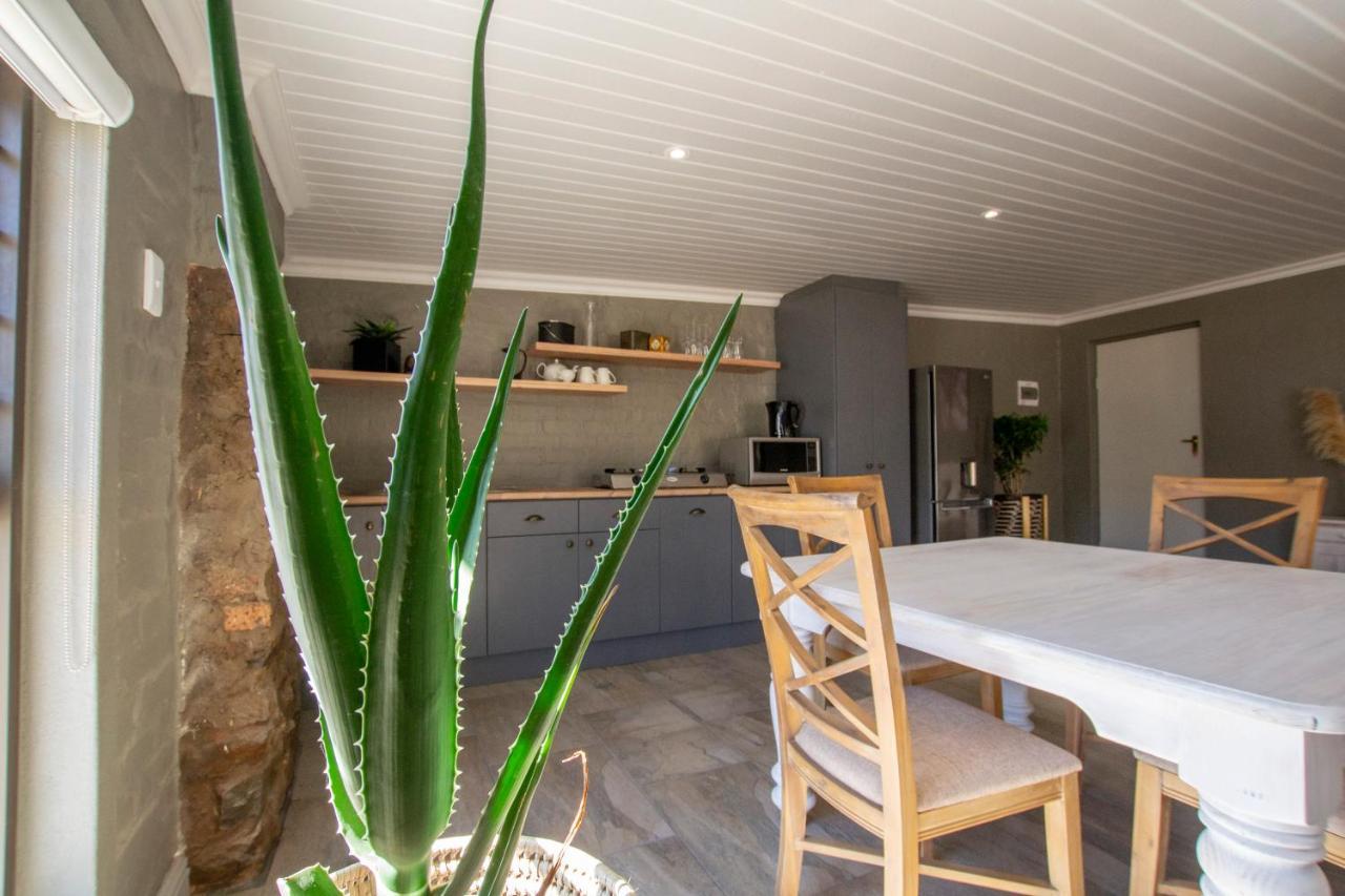 Desert Wind Private Guest And Game Farm Montagu Luaran gambar